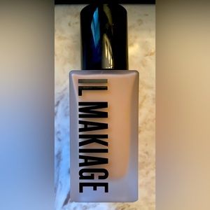Brand new, never used Il Makiage foundation.